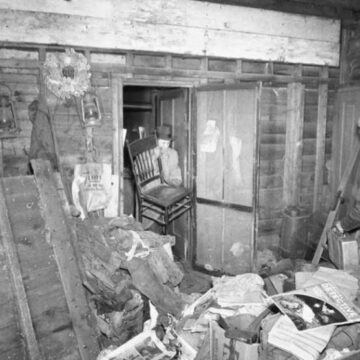 Ed Gein Crime Scene - Police Remove Chair Complete List of Crimes Ed Gein Was Suspected of Committing